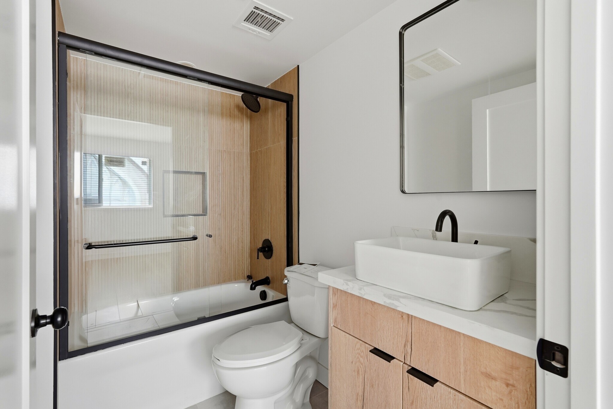 Building Photo - 204 N Union Ave