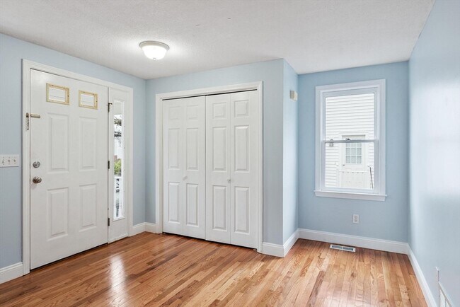 Building Photo - 29 Lamplighter Ln