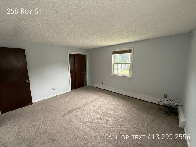 Building Photo - 258 Roy St