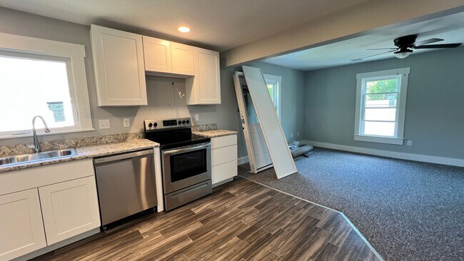 Building Photo - 24-28 Hill St