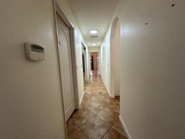 Building Photo - Tranquil Lakefront Living in the Heart of ...