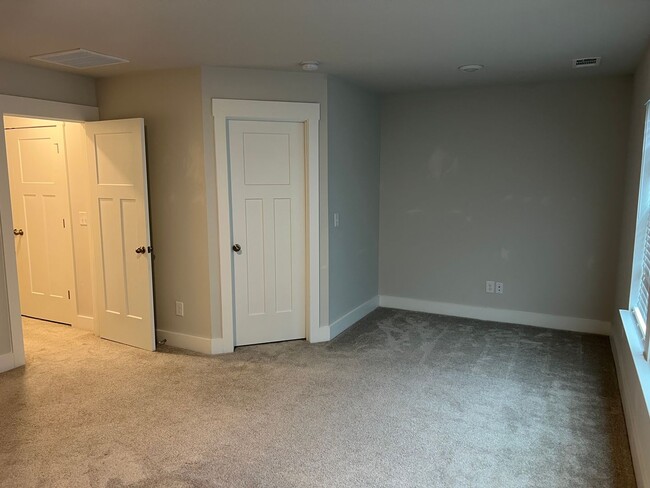 Building Photo - Stunning 3/2 Rental Unit in Prime Simpsonv...