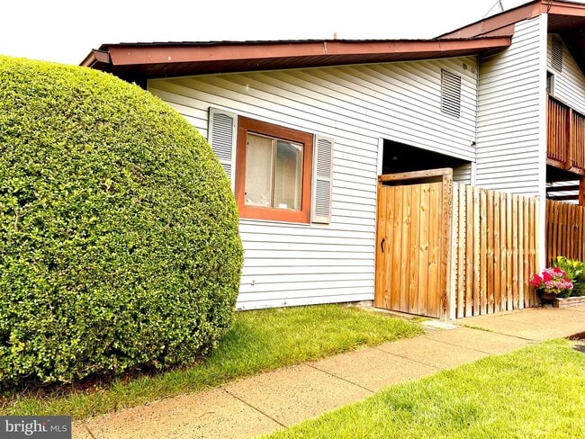 Building Photo - 2566 Fox Ridge Ct