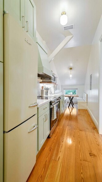 Building Photo - 604 Baronne St