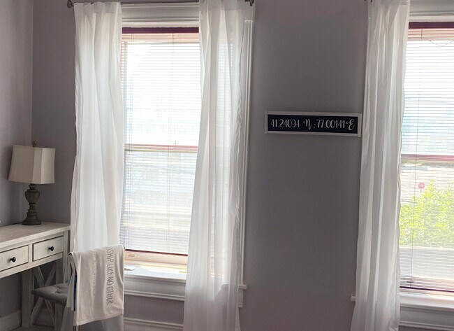 Master Bedroom ~19'x15' - 275 S River St