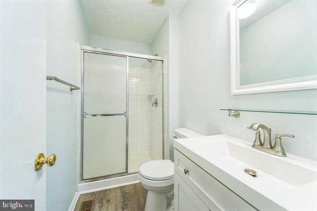 Building Photo - 11 Gemstone Ct