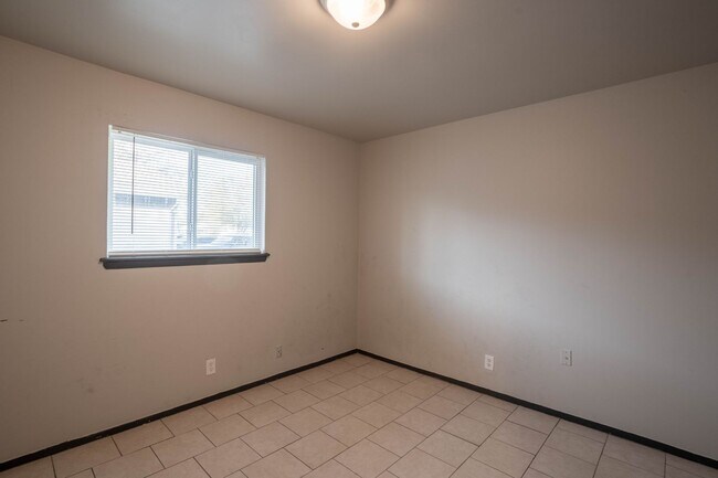 Building Photo - 1072 N Irvington Ave