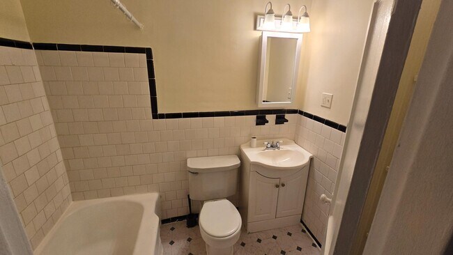 Building Photo - 6148 Parkway Dr