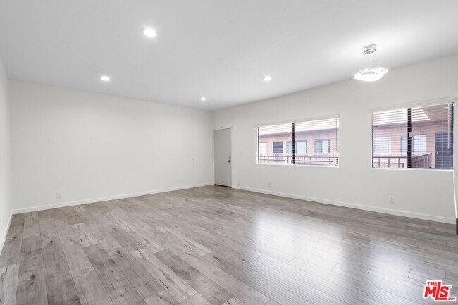 Building Photo - 424 Westmoreland Ave