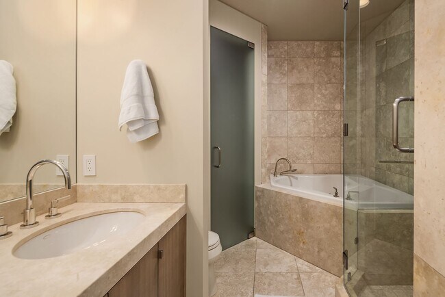 Building Photo - 3Bd/2.5Ba One Lincoln Tower Penthouse
