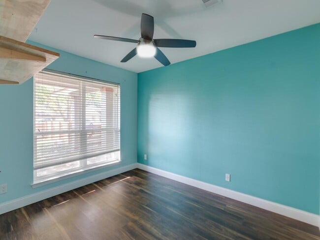 Building Photo - 2404 N Shields Dr