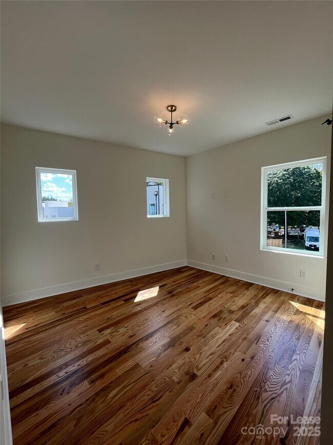 Building Photo - 1608 Julia Maulden Pl