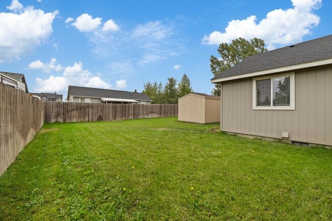 Building Photo - Updated Single Level Home In Post Falls