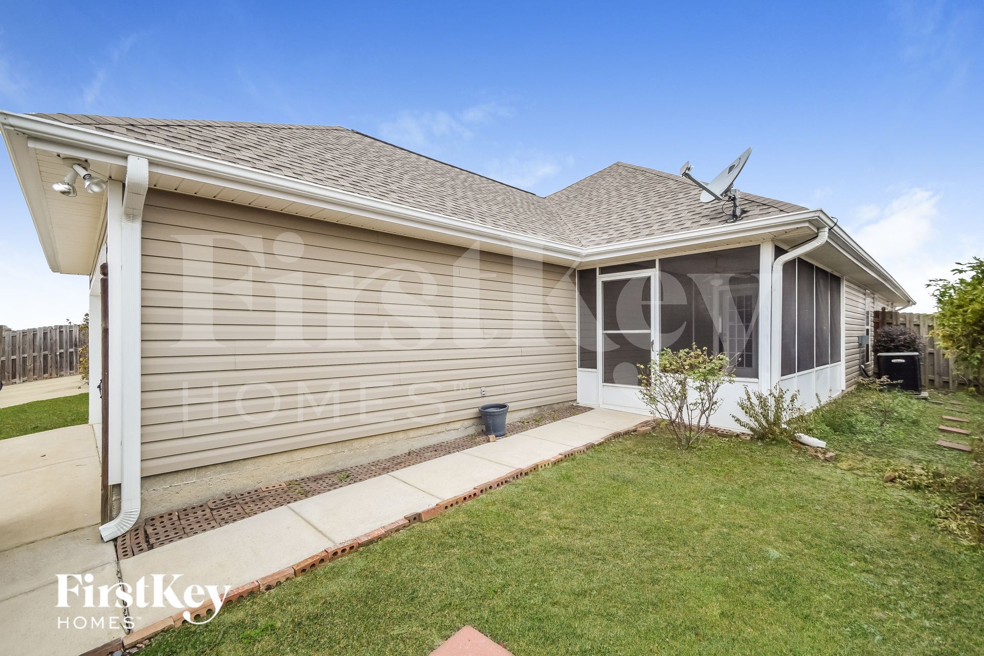 Building Photo - 316 Village Dr