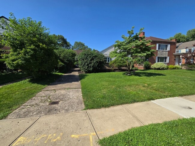 Building Photo - Stunning 4Bed 2bath House in Point Breeze!...