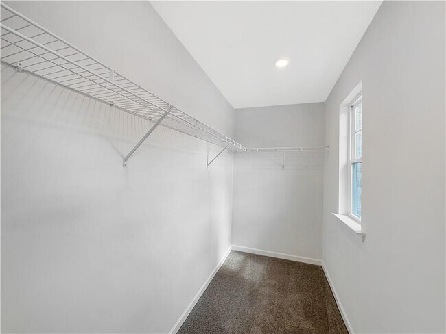 Building Photo - 2712 The Ln NE