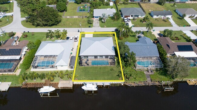 Building Photo - 314 NE Surfside Ave