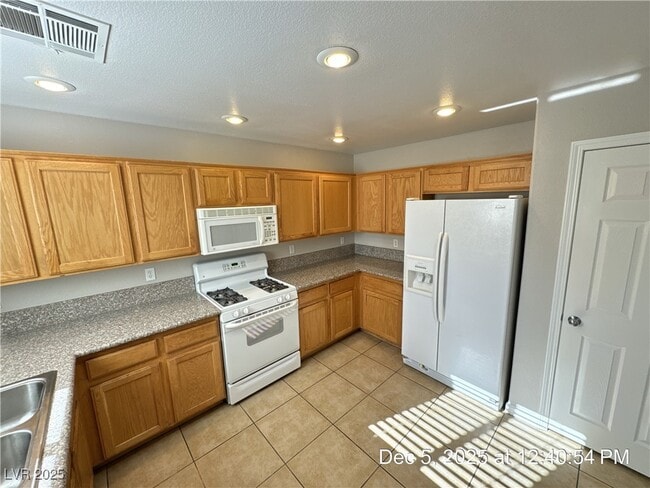 Building Photo - 75 Aldarra Canyon Ave