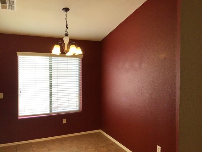Building Photo - Beautiful 3Bed & 2Bath w/ Den, near Davis Monthan, Vail school district
