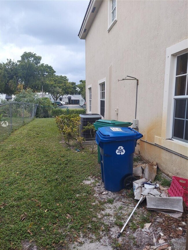 Building Photo - 7991 NW 44th Ct