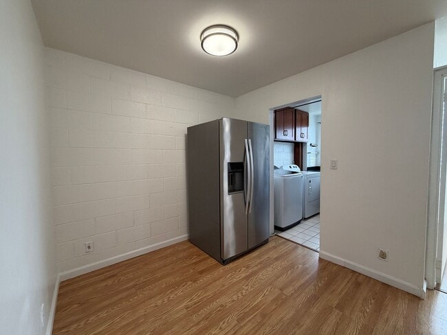 Building Photo - Kapalama: 1 Bed, 1 Bath Apartment with Den and 1 Parking