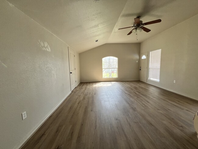 Building Photo - 409 W Avenue H