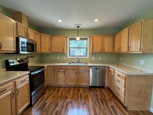 Building Photo - Weaverville - Modern, Three Bedroom, Fenced Yard