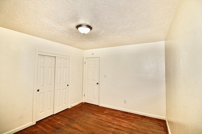 Building Photo - 2000 Alameda St