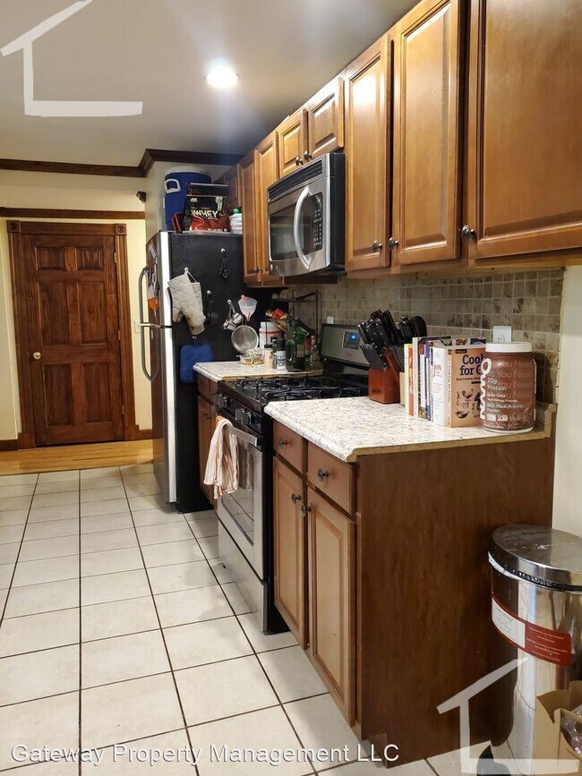 Building Photo - 4 br, 2 bath House - 173 Babcock St #1