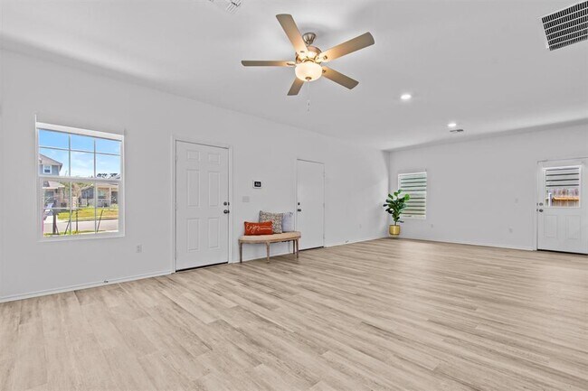 Building Photo - 7711 Poppy Petal Dr