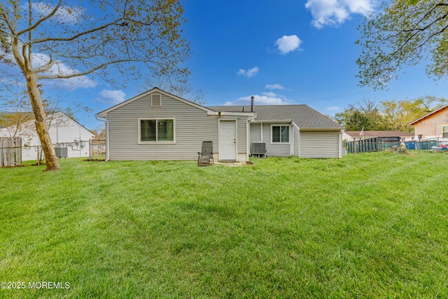 Building Photo - 207 Coville Dr