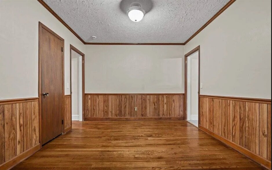 Sitting Room - 1202 State Rd S-21-1470