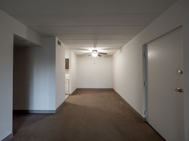 Building Photo - 700 Lee Dr