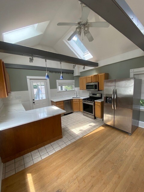Building Photo - 13 Saint James St