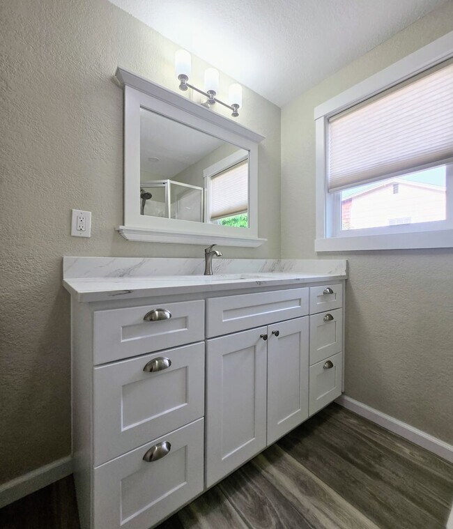 Building Photo - Newly Remodeled 2 Bedroom Home & ADU For R...