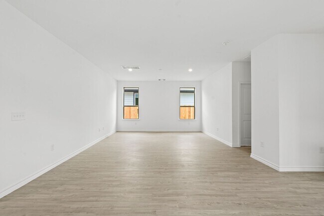 Building Photo - Move-In Ready New Build with Spacious Back...