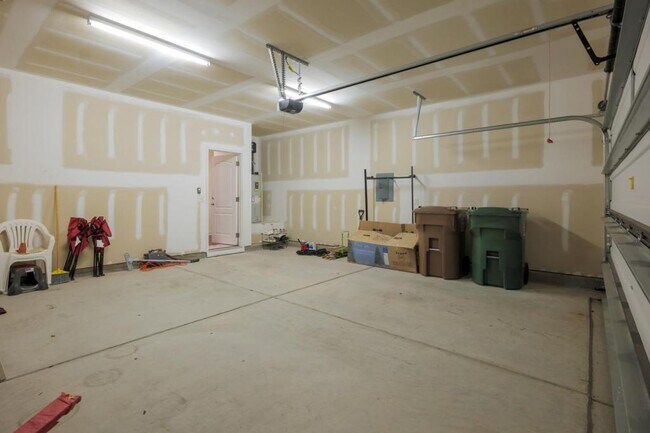 Building Photo - 411 Alamosa Pl