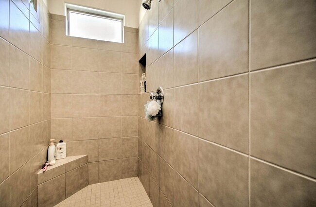 Building Photo - 5316 N 186th Dr