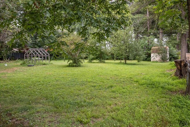 Building Photo - 301 Michael St