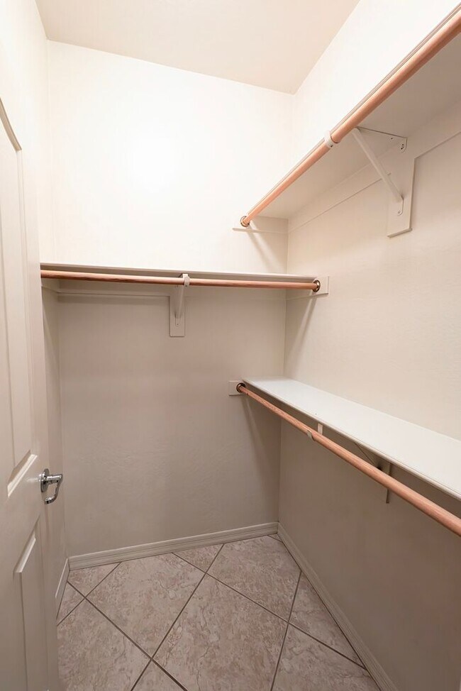 Building Photo - AVAILABLE NOW IN GREAT CHANDLER LOCATION!!!