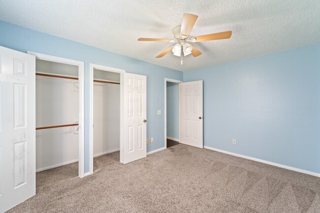 Building Photo - 3909 Greenwood Dr