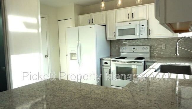 Building Photo - 4855 Bowwood Cir NE