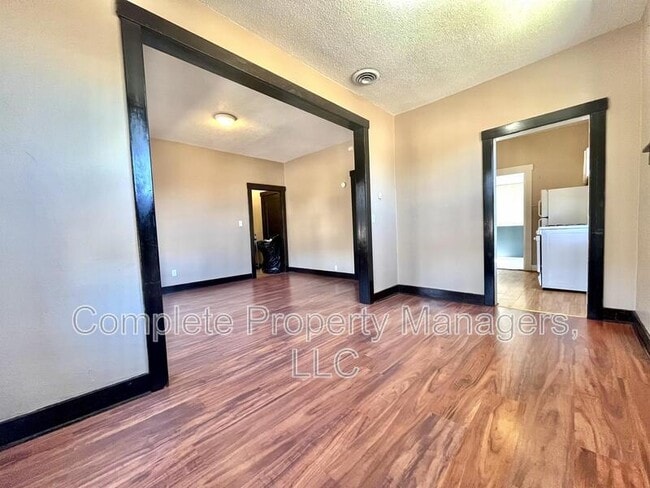 Building Photo - 325 E Washington St