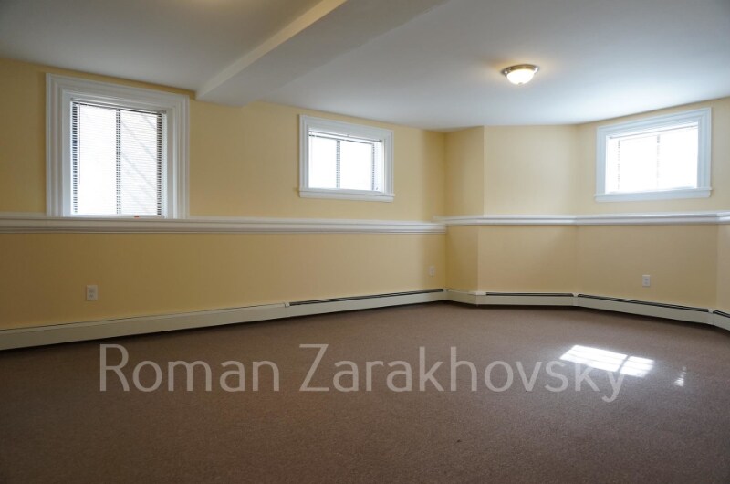 Building Photo - 74 Gardner St