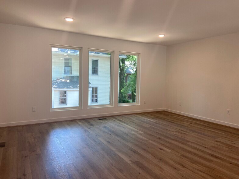Building Photo - 1719 13th Ct S
