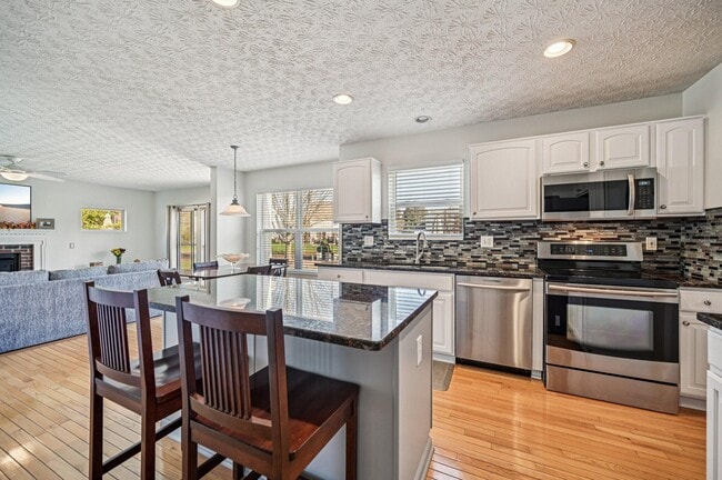 Building Photo - 2230 Seton Dr