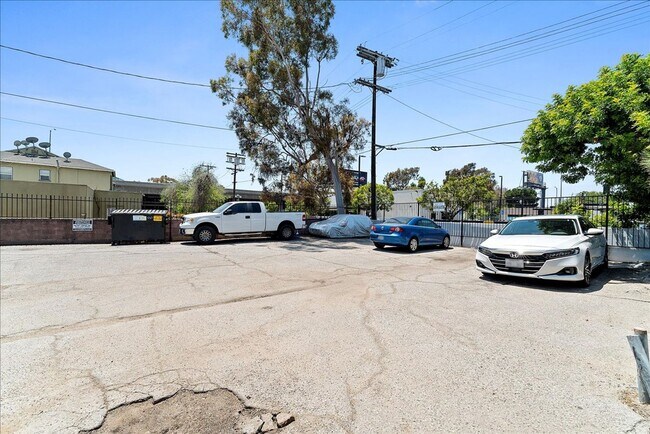 Building Photo - 6060 Cadillac Ave