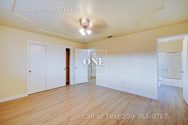 Building Photo - 2232 Ridgeway Dr