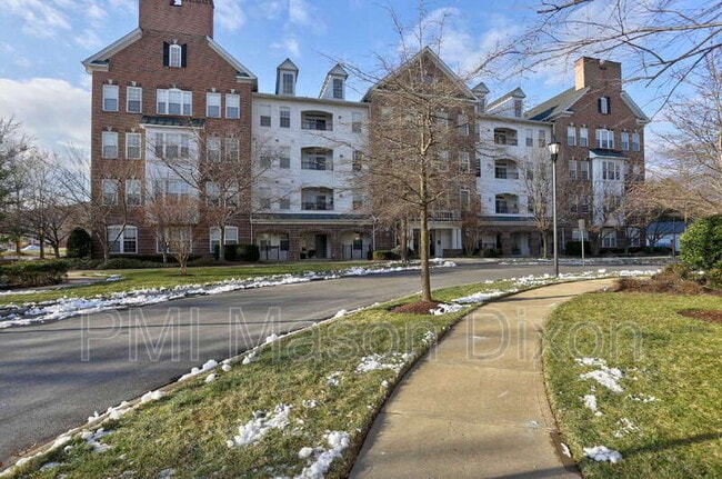 Building Photo - 5801 Clipper Ln