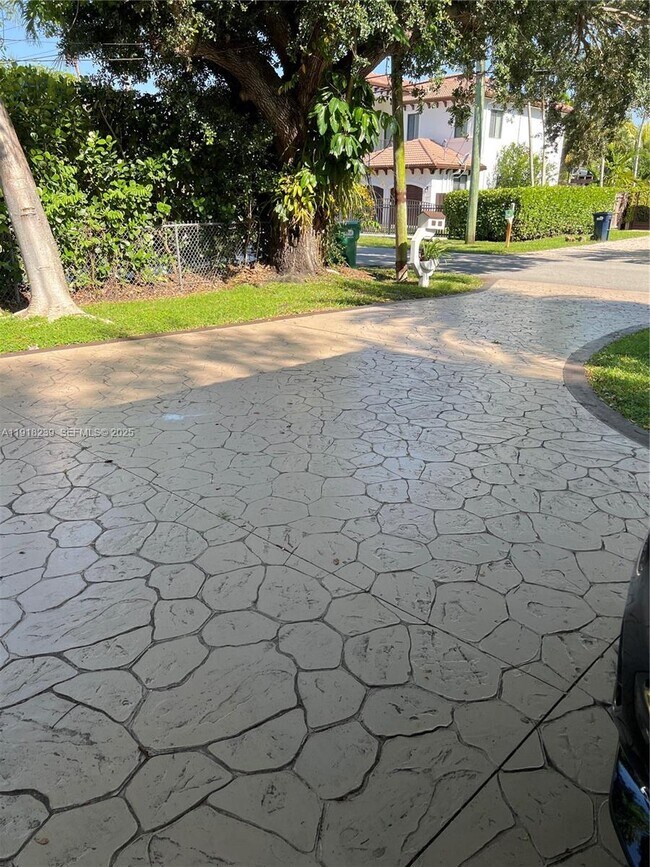 Building Photo - 6284 SW 26th St